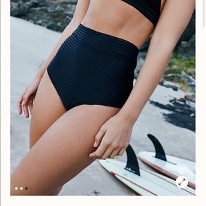 Acacia Solento bottoms in black mesh